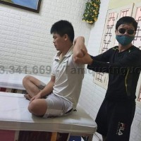 Bấm huyệt chữa liệt tay chân